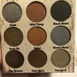 Crown Pro Glam Metal eyeshadow palette